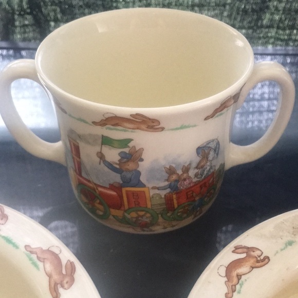 Bunnykins Flatware 2 dishes and cup 2 handles - Picture 3 of 5